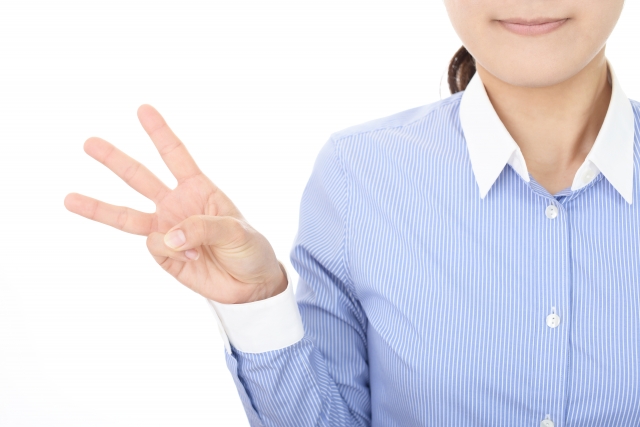 3つを示す手