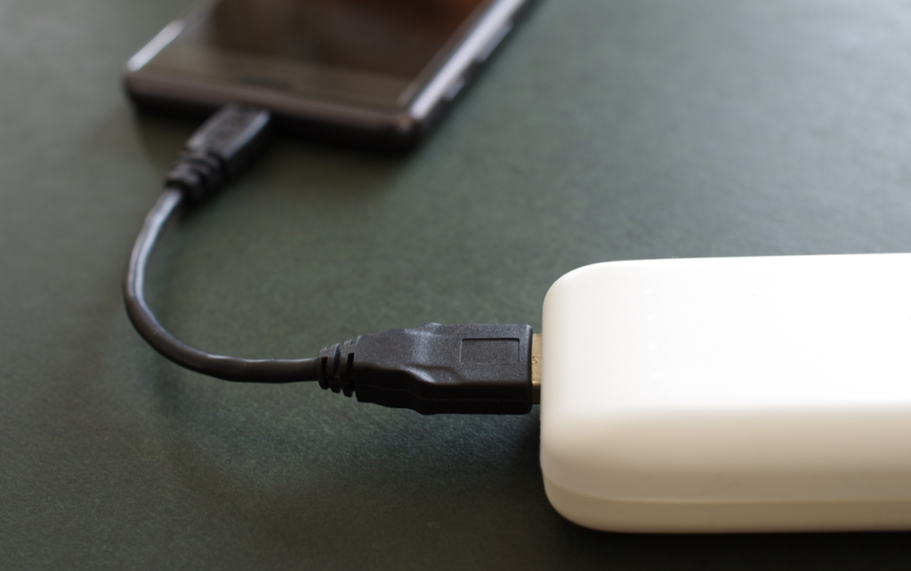 スマホと接続したモバイルバッテリー 処分方法