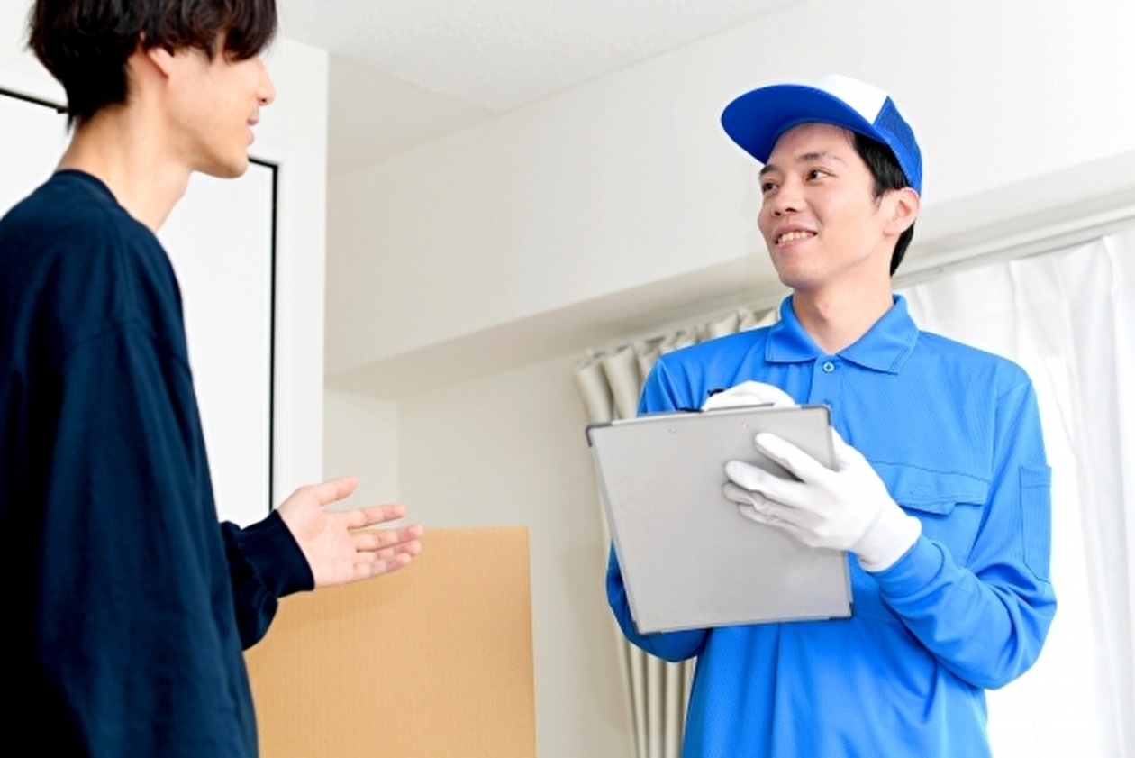 業者と話すお客様