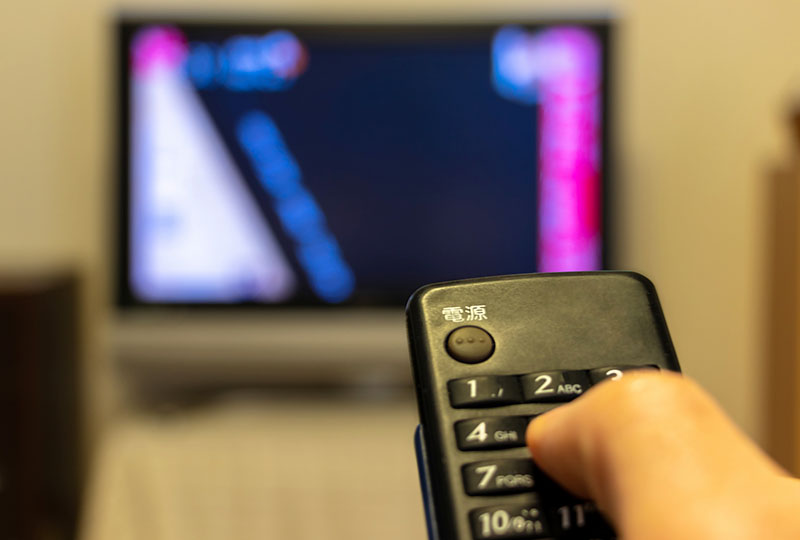 テレビ台を処分するときに手間をかけて費用をかけずに処分するか手間をかけずに処分するかを考えている。