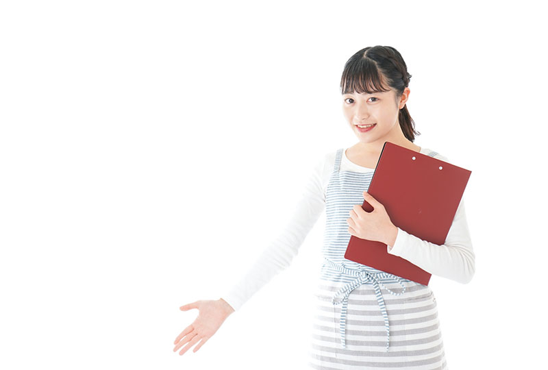 わかりづらい習志野市の粗大ゴミ基準を説明してくれる女性