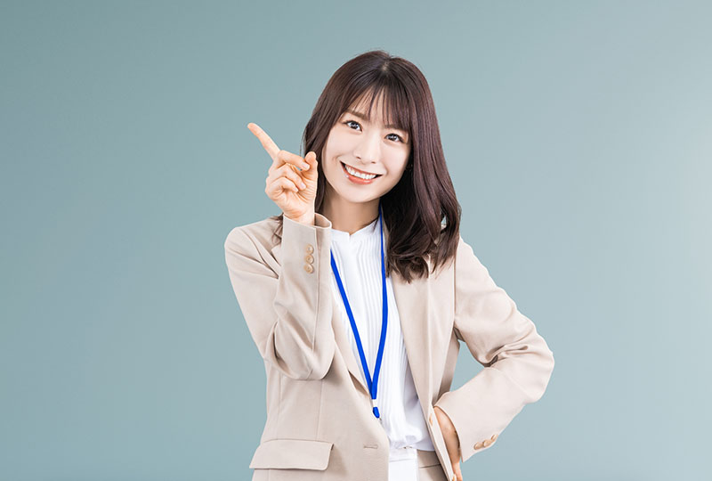 戸田市で粗大ゴミを処分する時の気k順を説明する女性