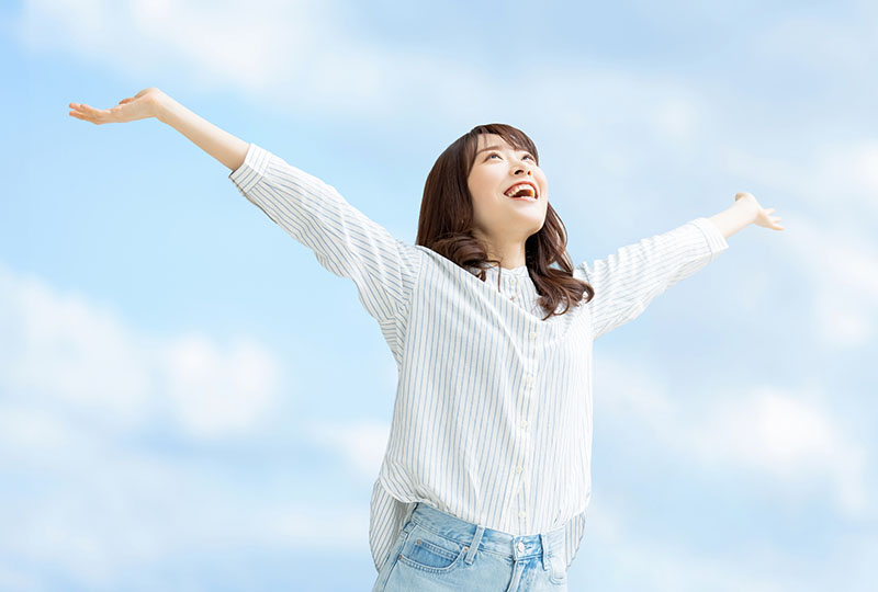 粗大ゴミの処分から解放されてスッキリとした暮らしを始めた女性