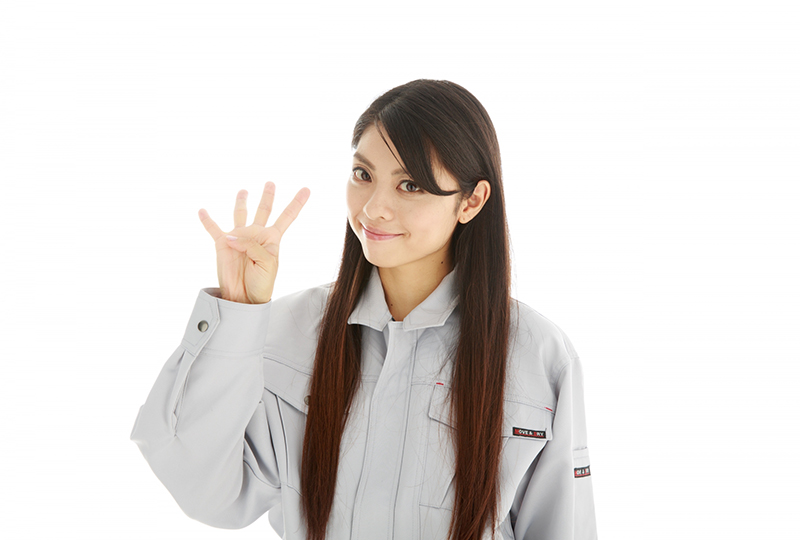新座市で粗大ゴミを処分するときの4つの方法について説明してくれている役所の女性