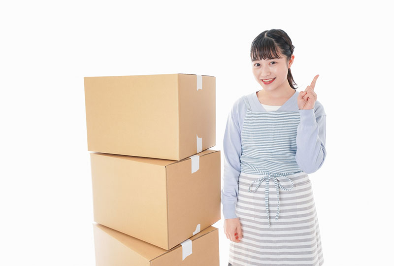 富士見市の粗大ゴミ基準を説明してくれている女性
