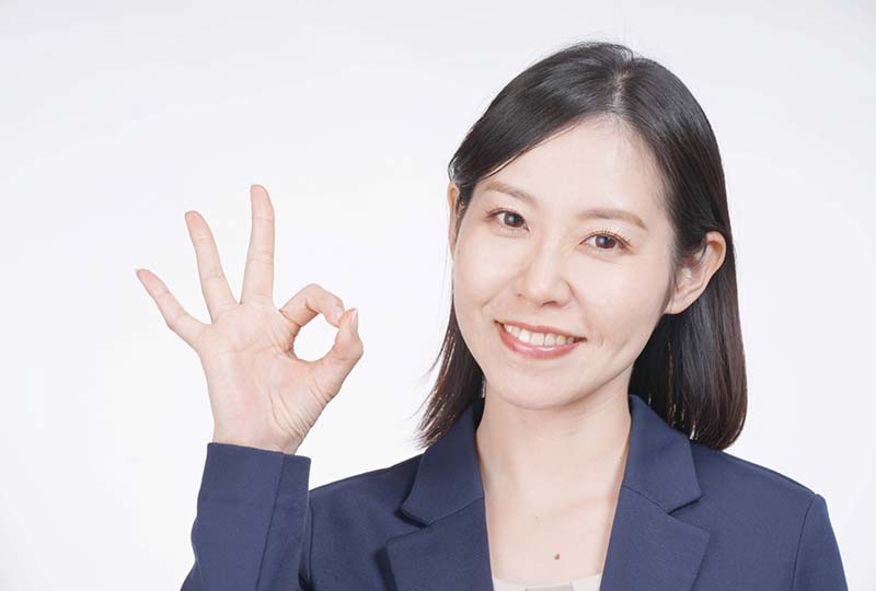 ふじみ野市で無料処分できるゴミの種類を教えてくれる女性