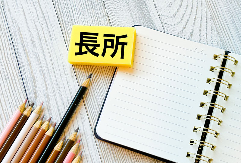 飯能市で粗大ゴミの処分を考えている人に、不用品回収業者に依頼する長所を解説している状況